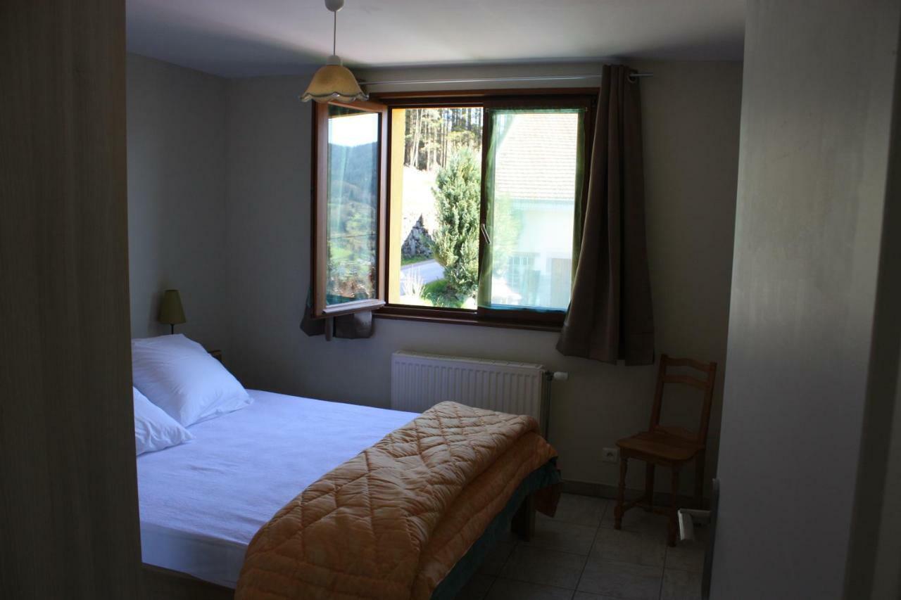 La Maison Jaune Cleurie エクステリア 写真